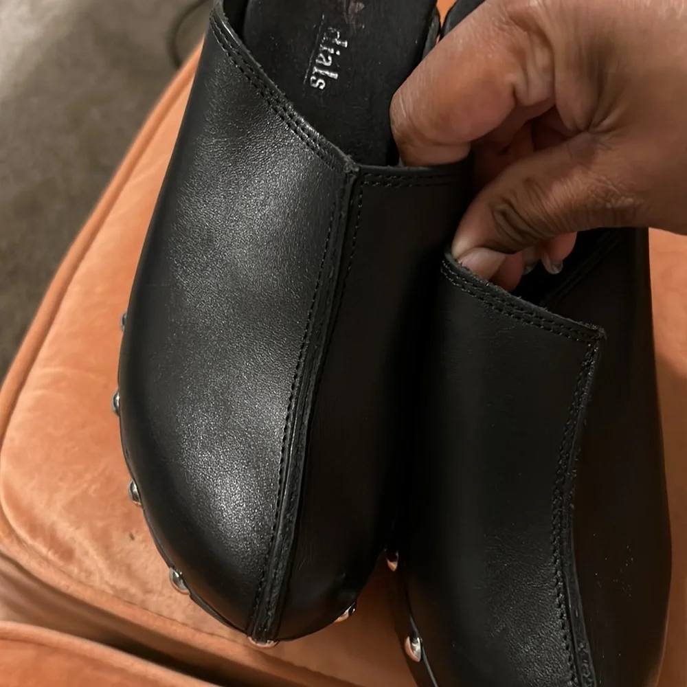 Clogs - Picture 9 of 9